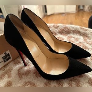 Christian Louboutin ‘So Kate’ 120 heels in black suede.
Size 36.5